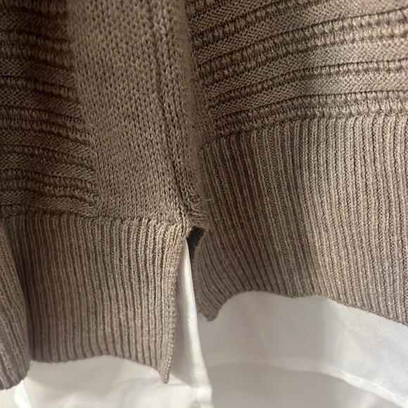 Long Sleeve V Neck Women’s Sweater - Picture 9 of 10